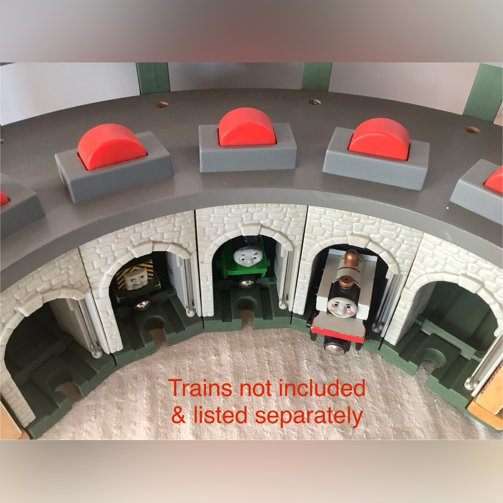 Thomas Tidmouth Engine Shed. Bundle with Trains shown that r in separate listing - Picture 3 of 15